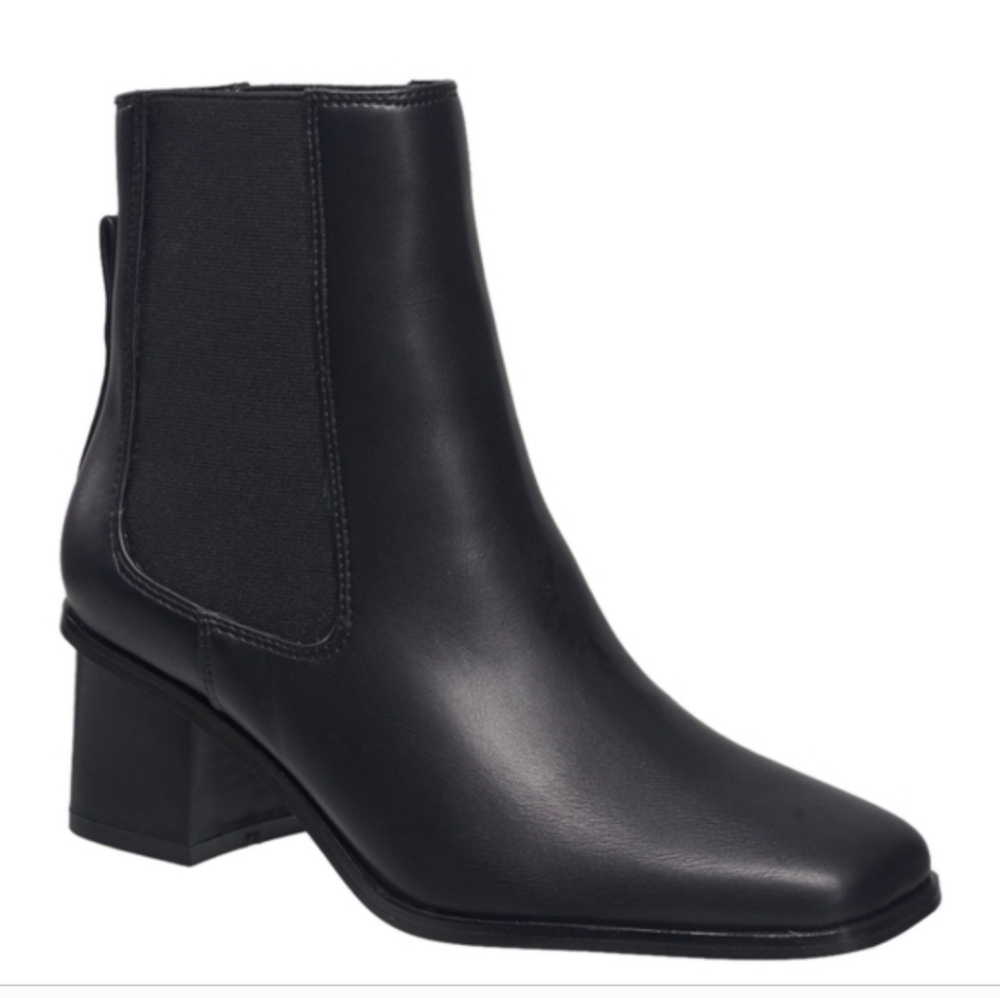 French Connection!Women's Chrissy boots. Size 8. New with box.- Bl